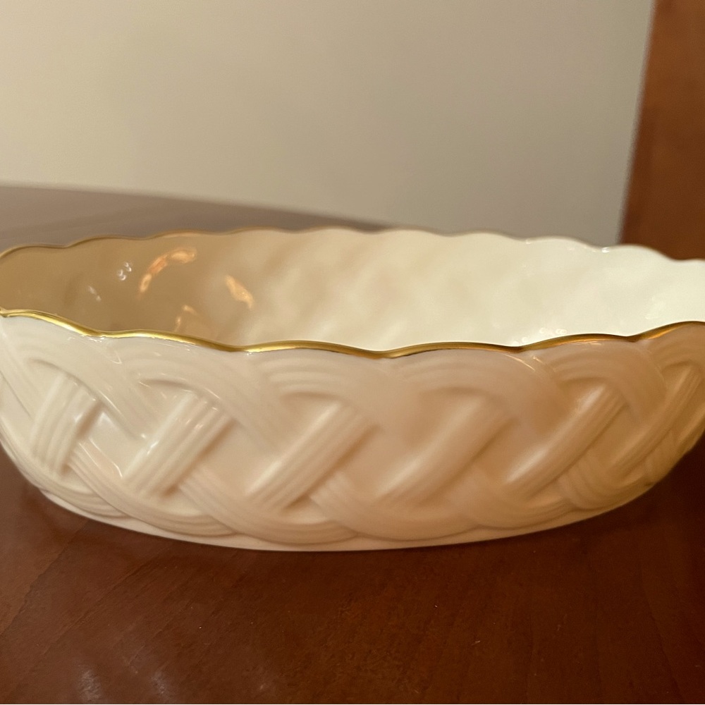 Lenox Fine China Oval Bowl w/Lattice Design